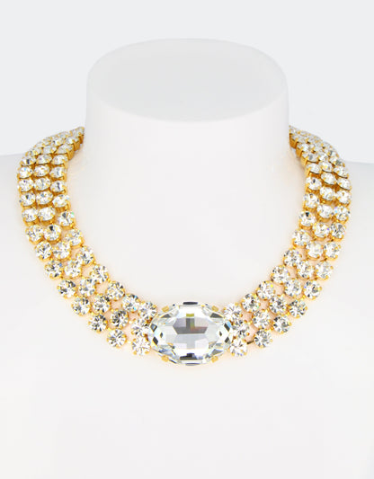 golden necklace a perfect anniversary gift for her
