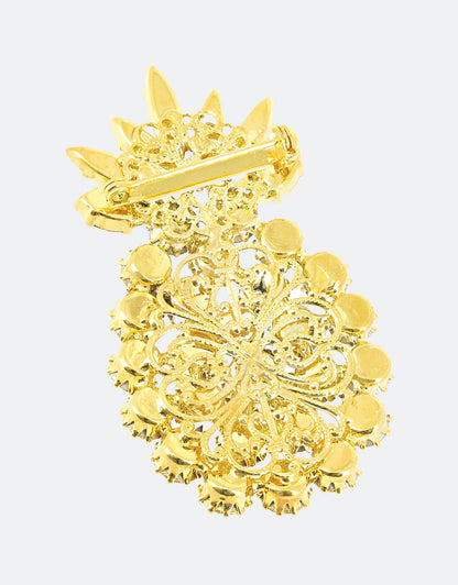 golden brooch in ananas shape for beach weddings