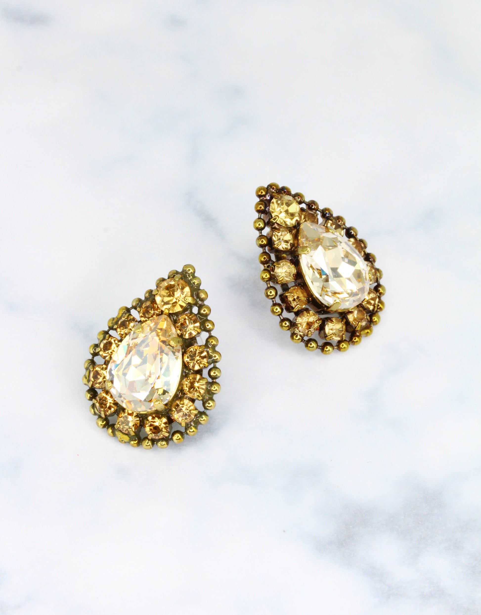 golden pear shape earrings for subtle brides