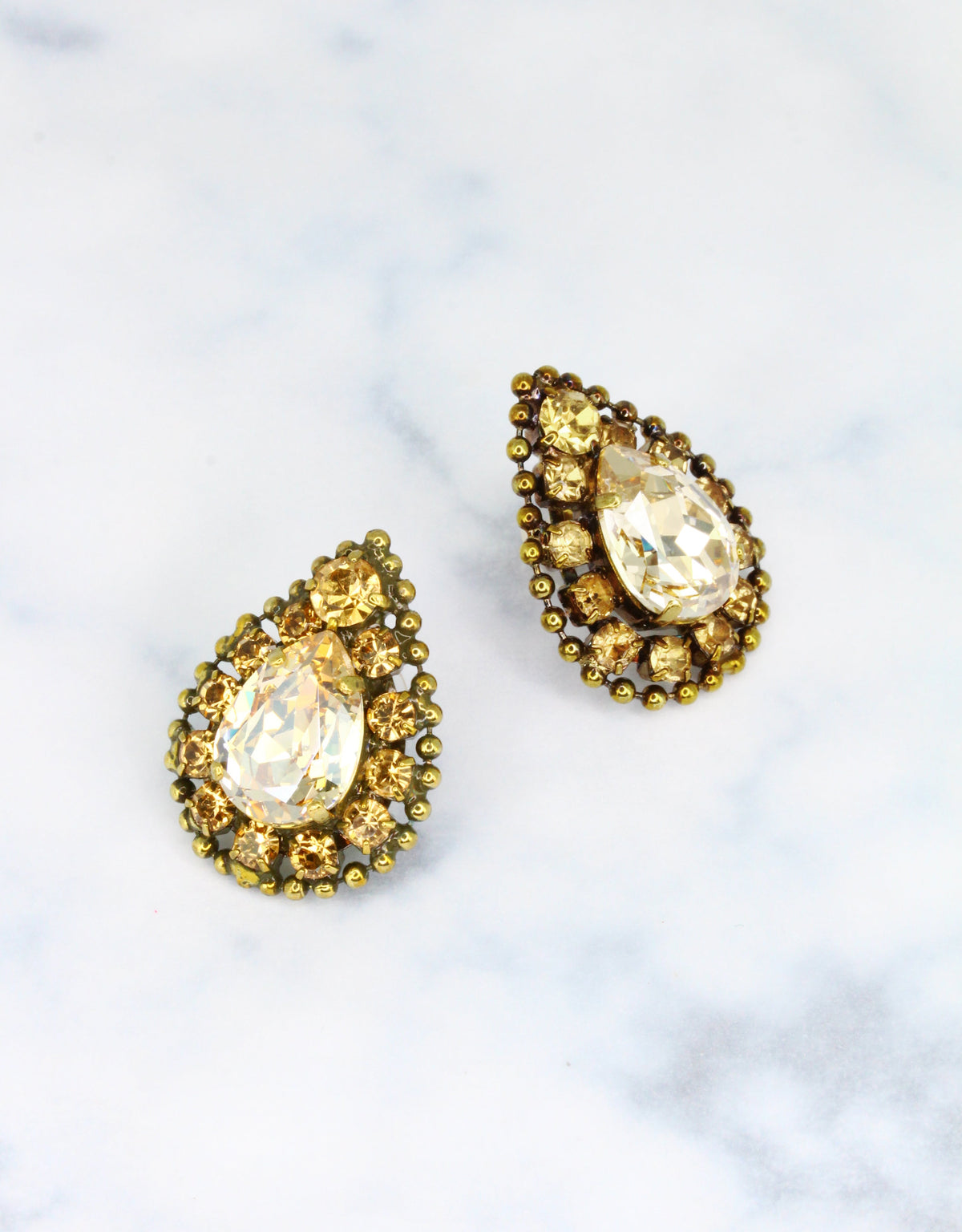 golden pear shape earrings for subtle brides
