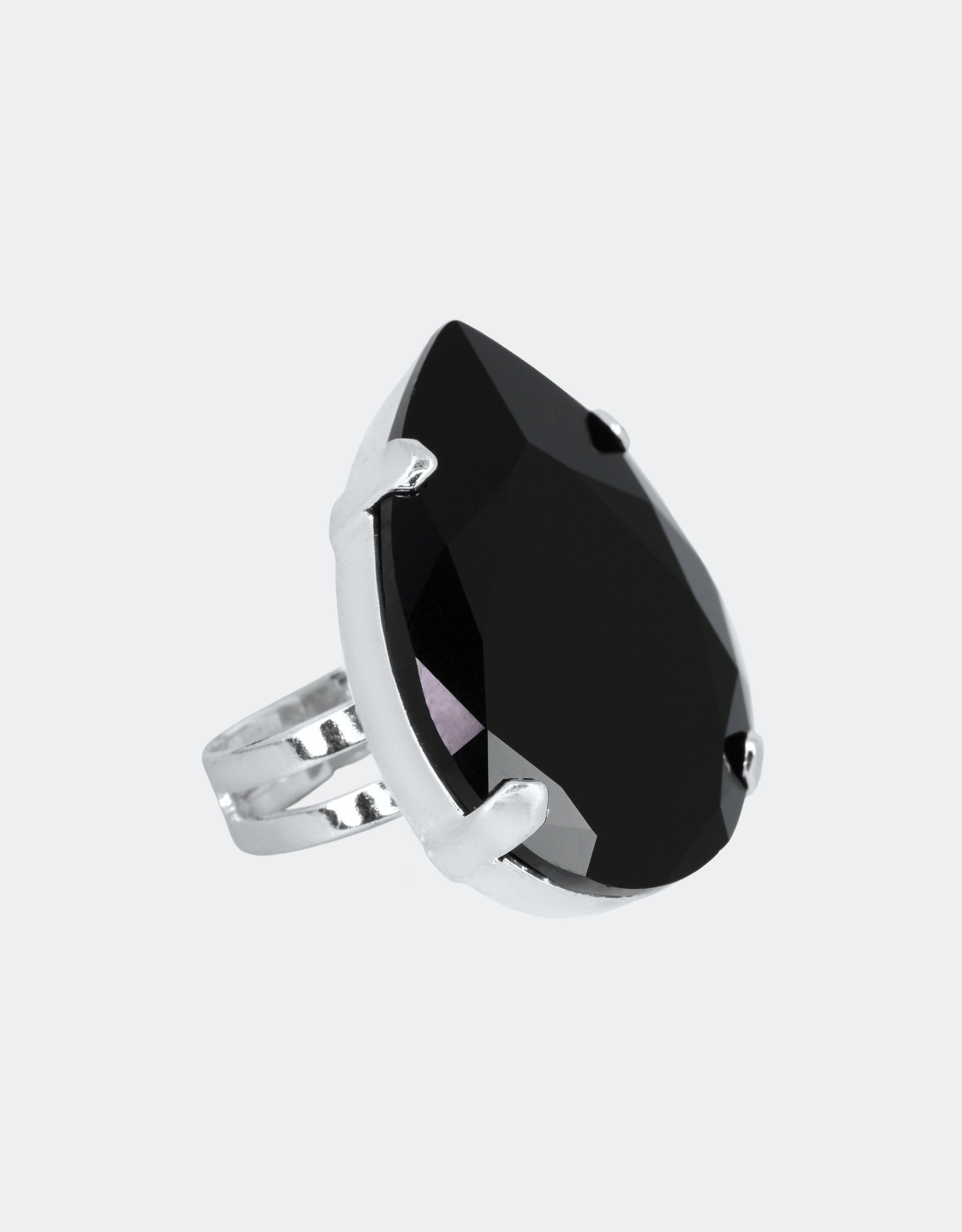 unique jet black crystal rings for the brides who wants to stand out in crowd