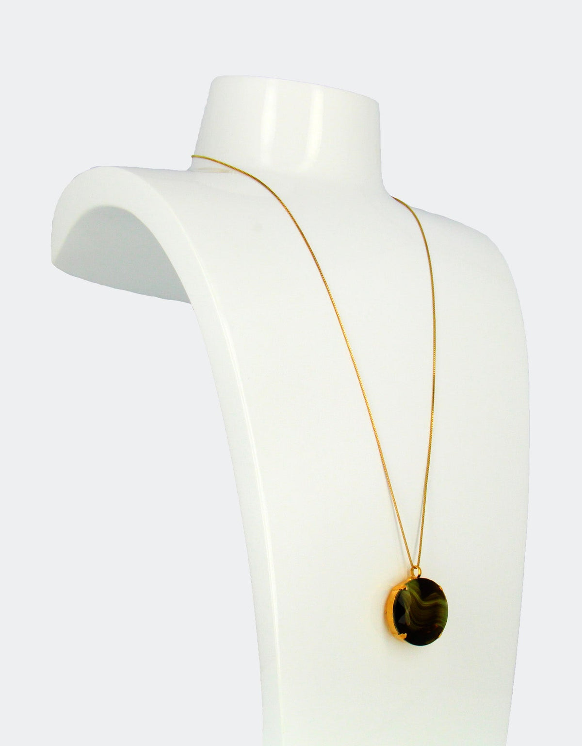 travel crystal pendant necklace for casual styling and chic look